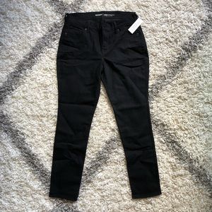 Curvy mid-rise skinny jeans